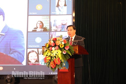 Đồng chí Tống Quang Thìn, TVTU, Phó Chủ tịch Thường trực UBND tỉnh phát biểu khai mạc hội thảo.